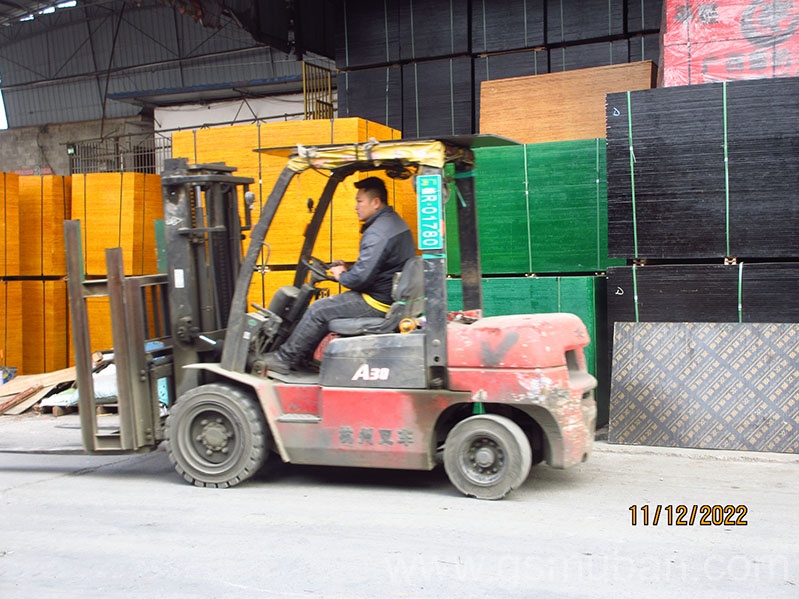 **發(fā)30車建筑模板,怪獸木業(yè)勁爆的** **發(fā)30車建筑模板,怪獸木業(yè)勁爆的**